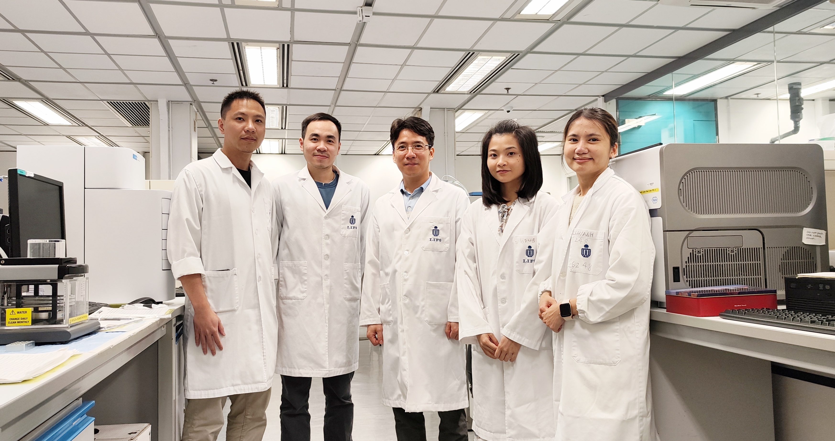The authors of the published paper are, from left to right: Trung Duc Nguyen, Minh Khoa Ngo, Tuan Anh Nguyen (group leader), Thuy Linh Nguyen, and Thi Nhu-Y Le.