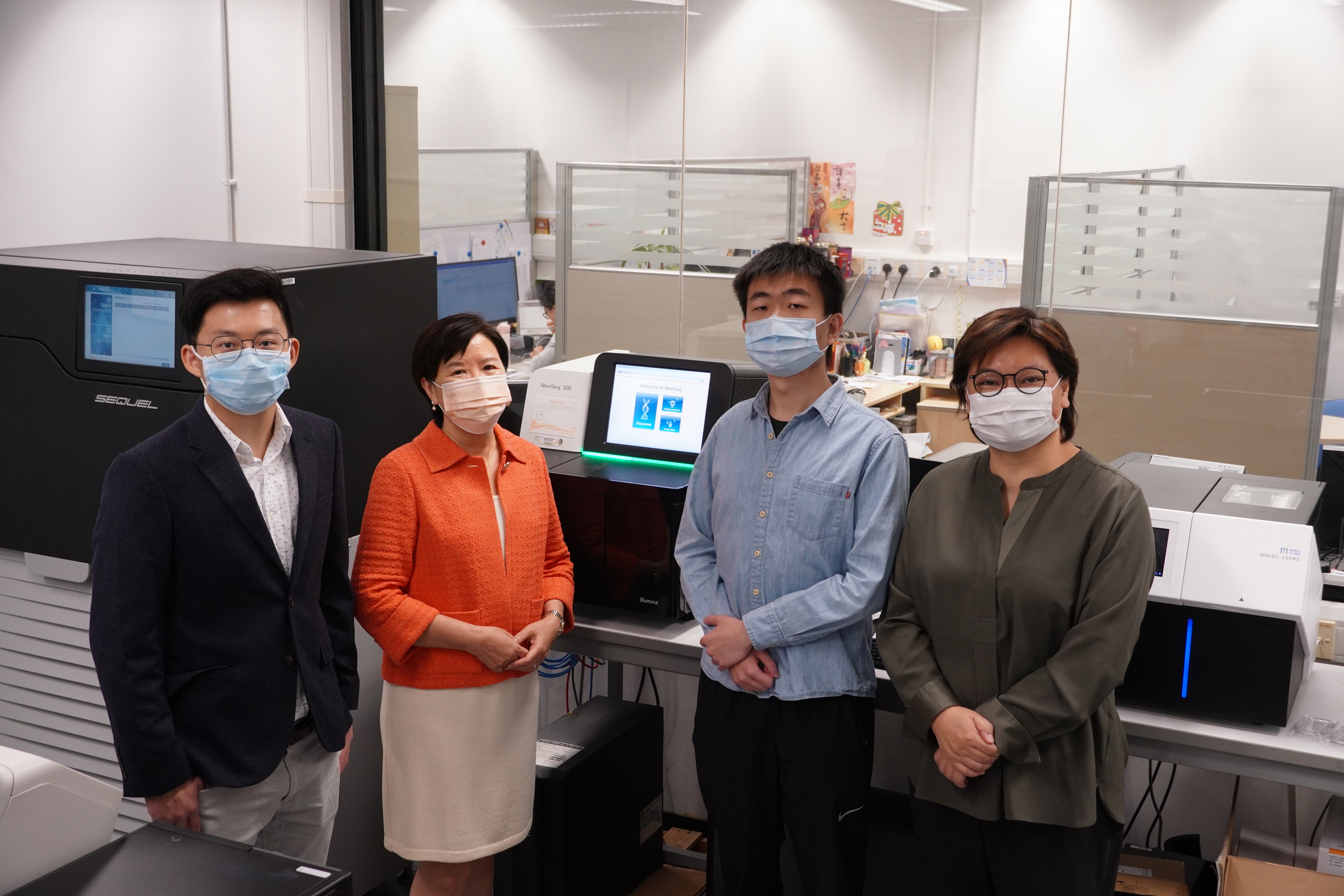 Prof. Nancy IP (second left), and her research team.