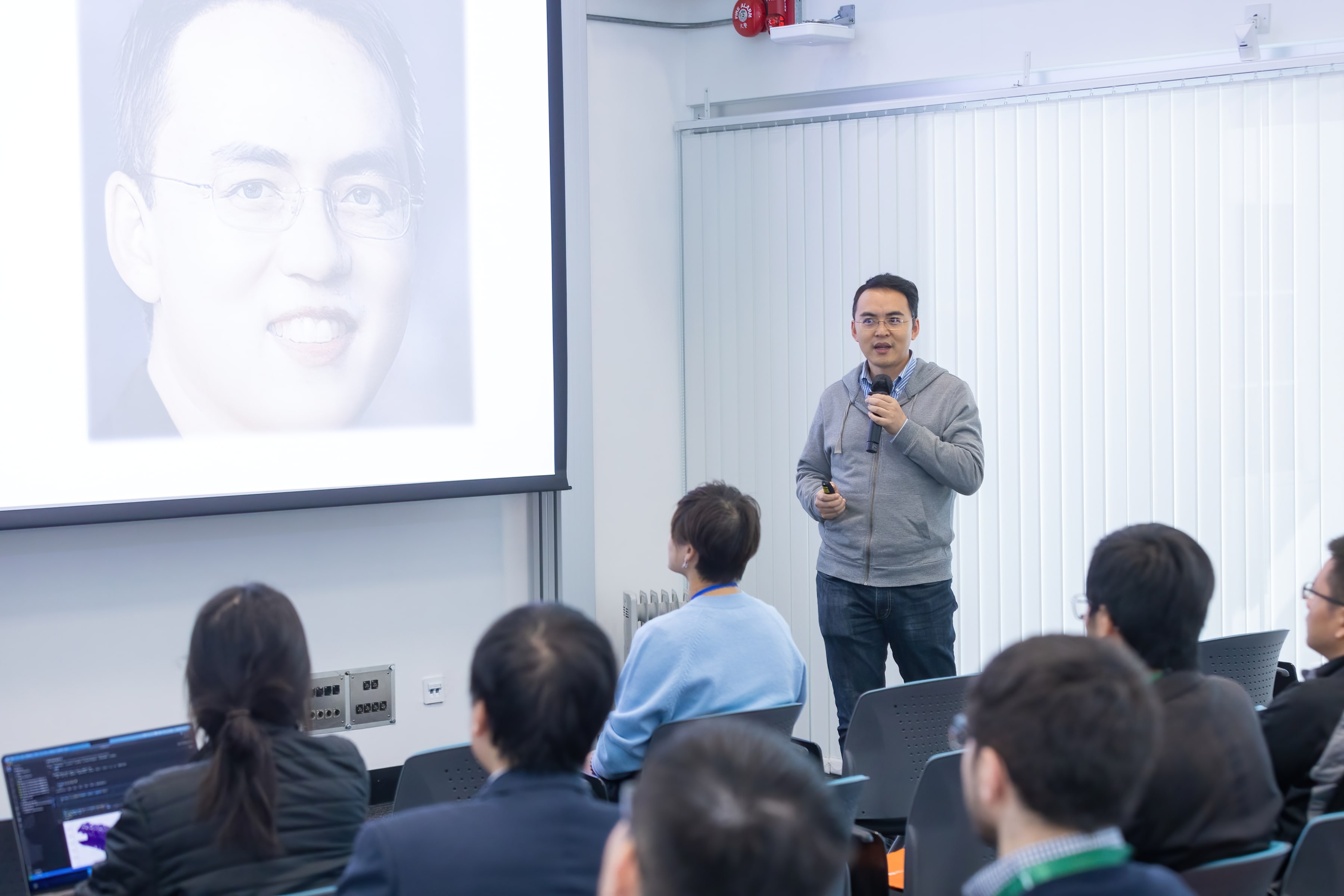 Prof. Can Yang shared his valuable insights on spatial transcriptomics data analysis, captivating the minds of the young scientists with inspirational scientific expertise.