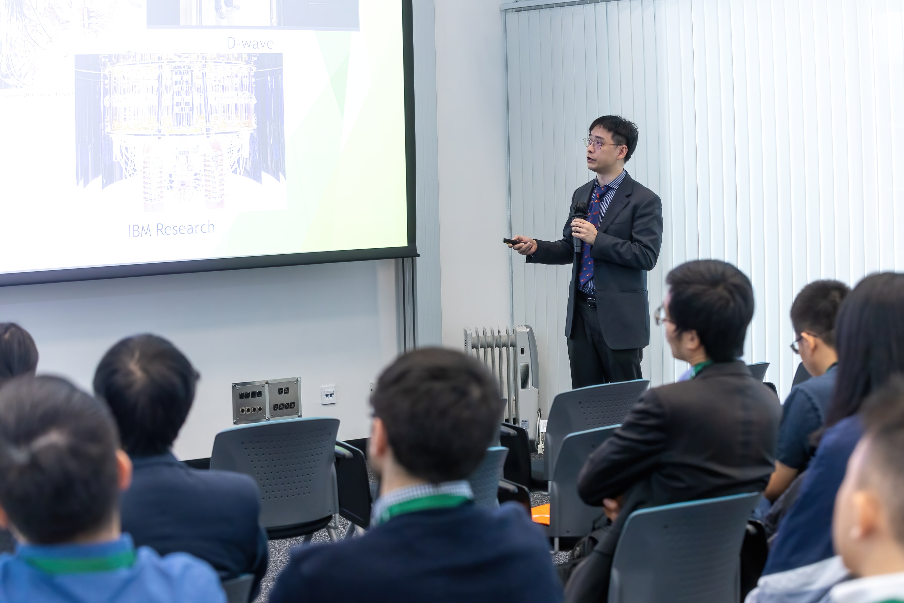 Prof. Jensen Li, Professor of Physics, shared his valuable insights on quantum physics, which sparked the interest of the young scientists and prompted them to pose thought-provoking questions.