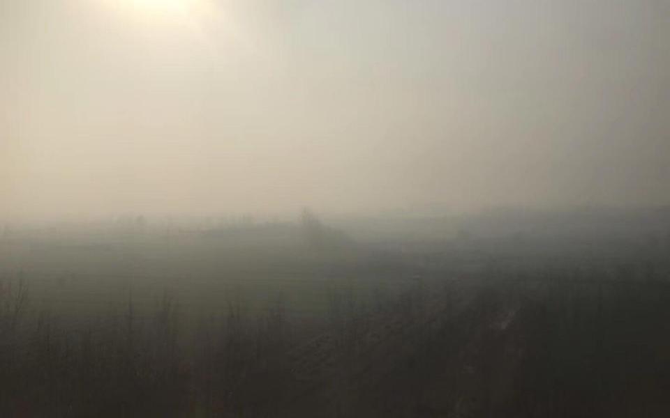 河北乃中国受雾霾影响最严重的一个省份之一。图片摄于今年12月1日。(图片: LIU Guorui)