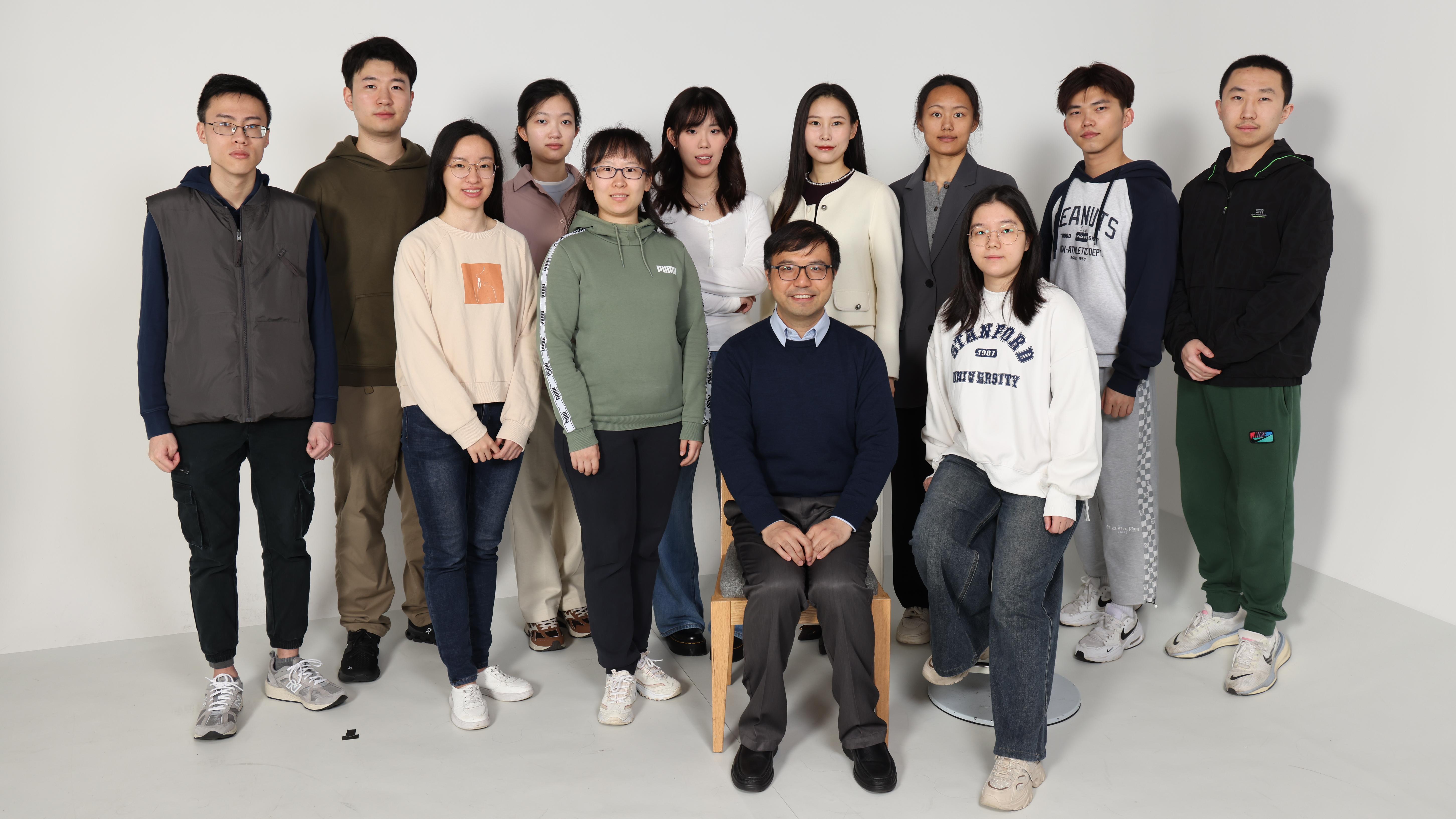 Prof. Guo (second right in the front row) and his research team