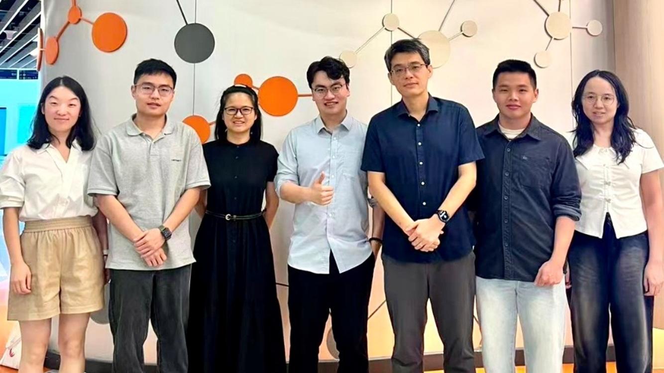 Prof. Wang & his team