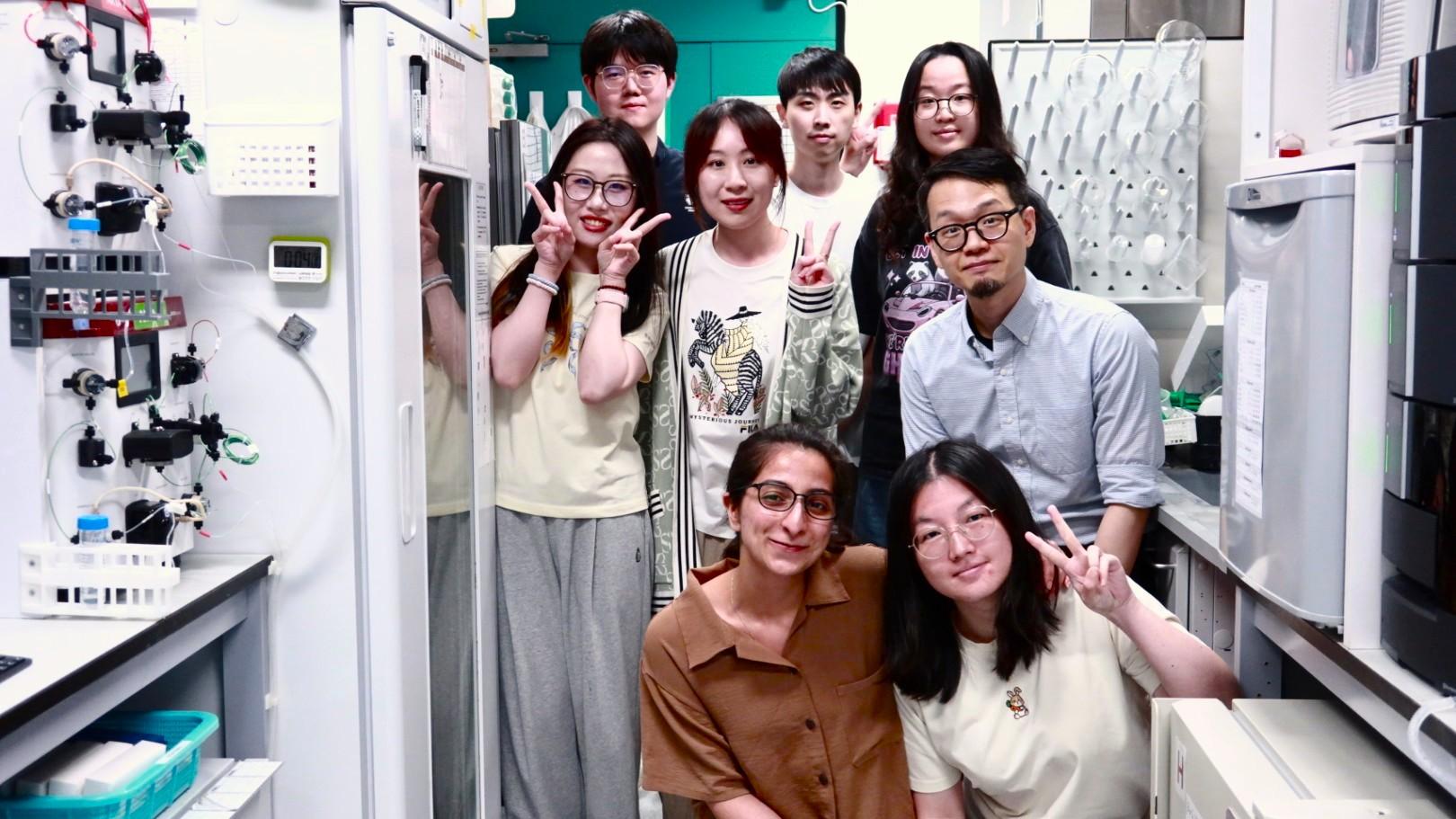 A research team led by Prof. Kenward VONG