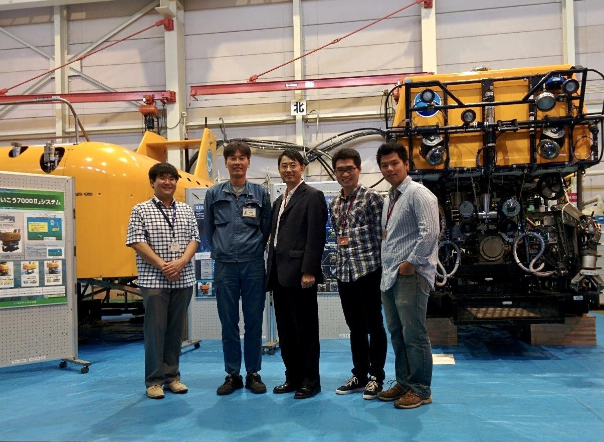 Prof. QIAN (middle) visited the Japan Agency for Marine-Earth Science and Technology (JAMSTEC) in 2015.  Dr. SUN Jin (second right) from HKUST and Dr. CHEN Chong from JAMSTEC (first left) have also contributed to the research