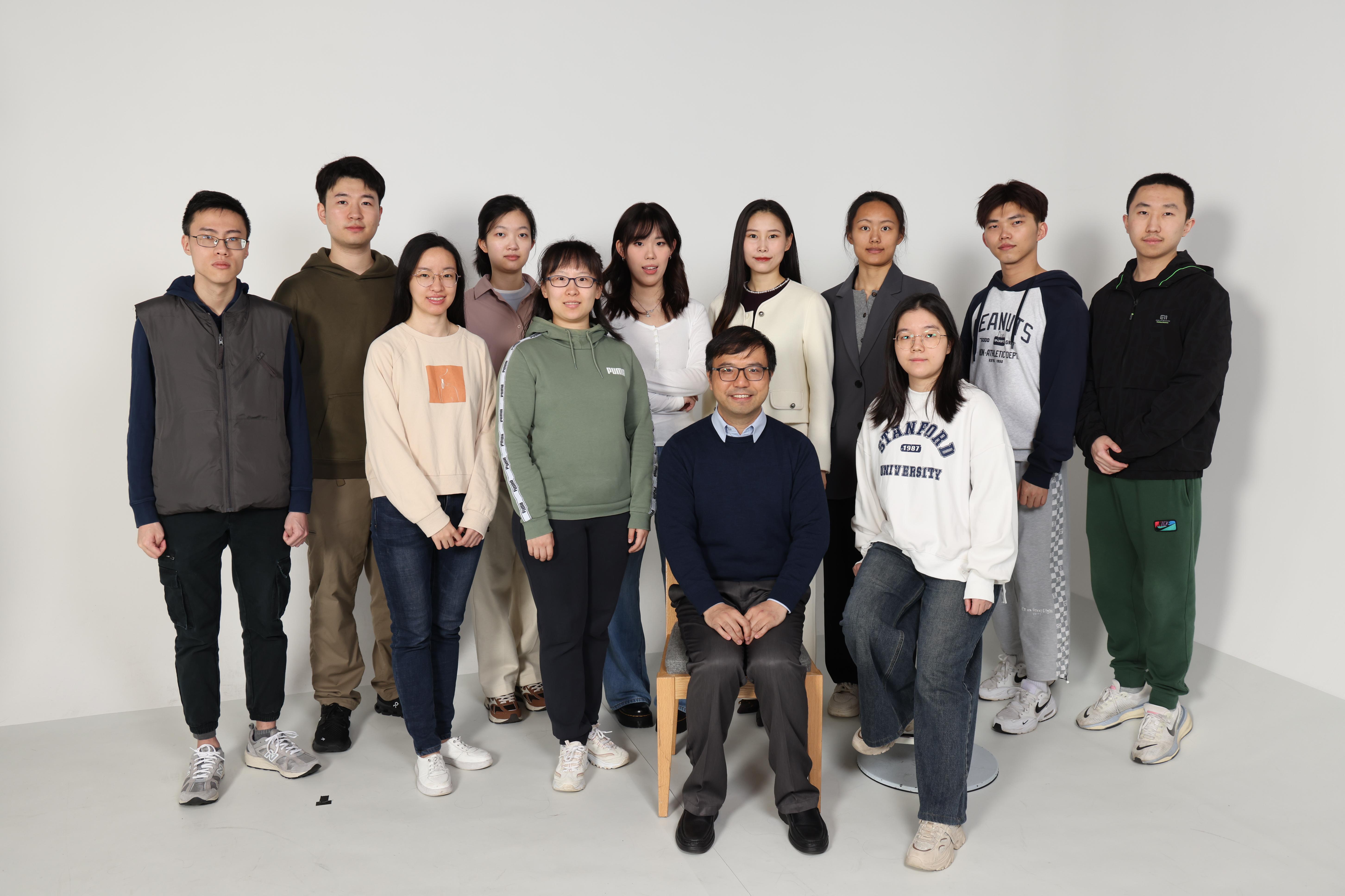 Prof. Guo (second right in the front row) and his research team