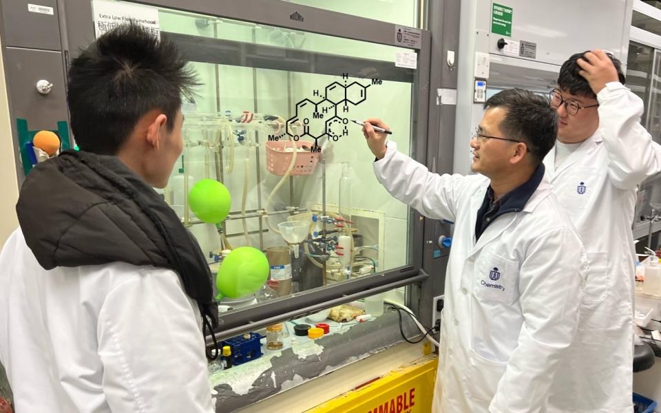 A research team led by Prof. TONG Rongbiao, Associate Professor of the Department of Chemistry at HKUST (middle) 