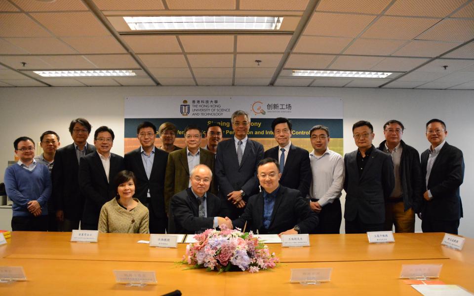 Prof. Yang WANG, Dean of Science of HKUST (front row, centre), and Mr. Yonggang WANG (front row, right), Vice-President of AI Institute, Sinovation Ventures, signed a Memorandum of Understanding.